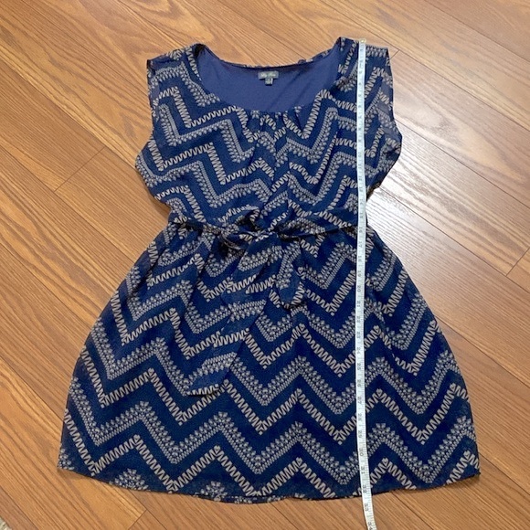 Lily Rose woman’s chiffon geomatics bleu mini dress, ballon stretch tie waist - Picture 9 of 10